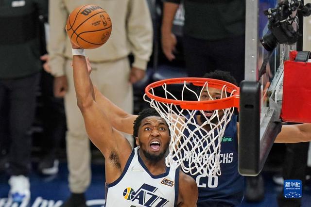 犹豫！张镇麟10中2仅得4分 正负值-13全队最低